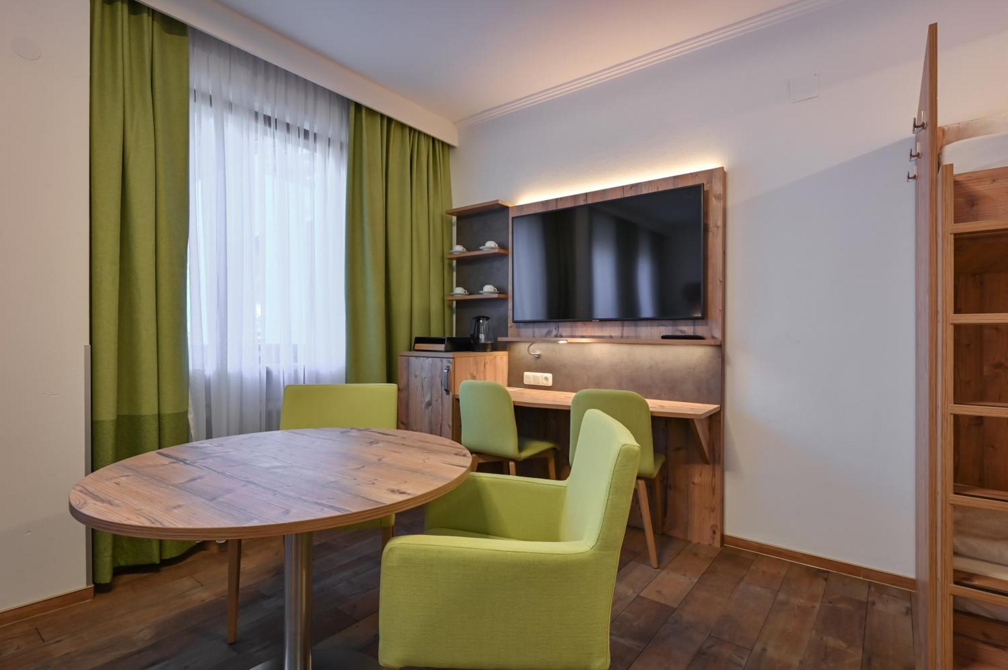 Hotel Ruchti - Zeit Fuer Mich Fussen Bagian luar foto